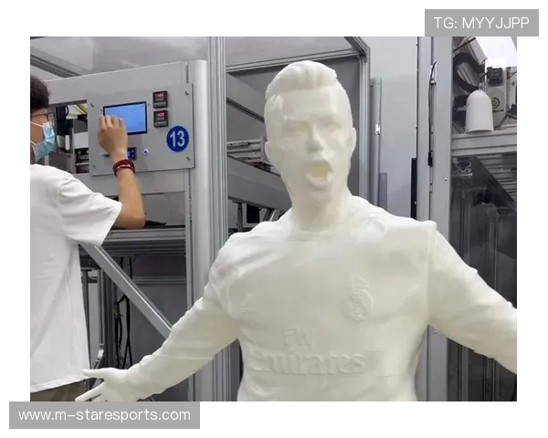 足球球星泥像艺术展览探索运动与雕塑的完美结合